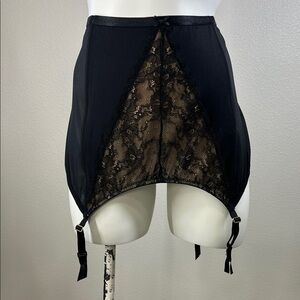 Cacique Black Lace-Front Garter Cutaway Lace Hipslip 22/24